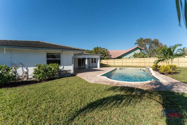 Building Photo - Beautifully renovated Tequesta POOL home 3...