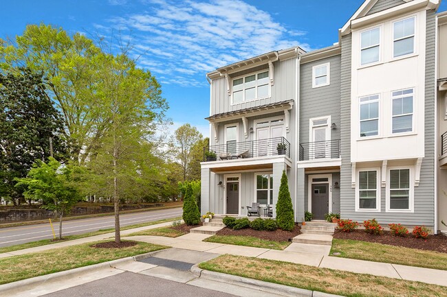 Building Photo - Stunning 3BD, 3.5BA Raleigh Townhome on a ...