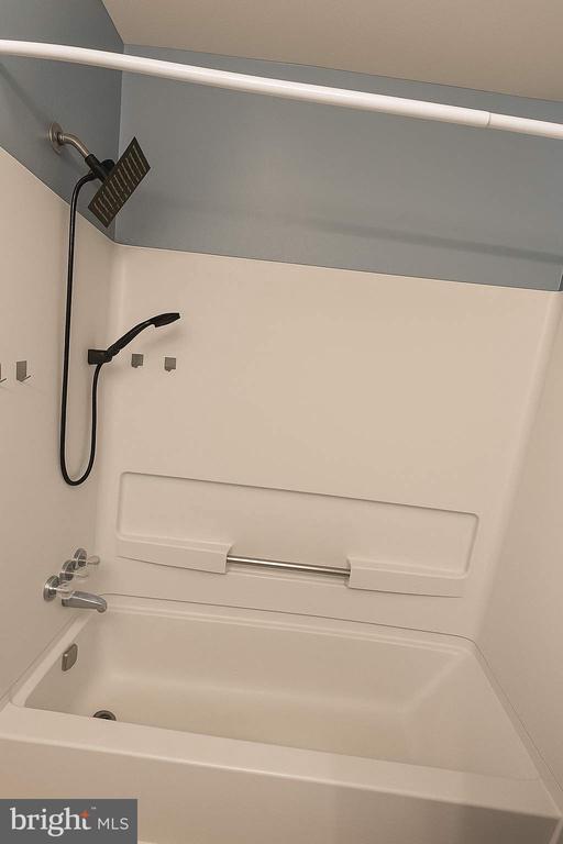 Building Photo - 18324 Streamside Dr