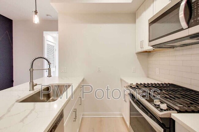 Building Photo - 531 Kennedy St NW