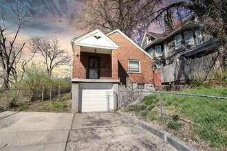 Building Photo - 2 Bedroom 1 Bathroom House