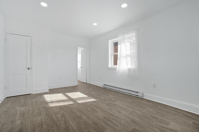 Building Photo - 157 W Washington St