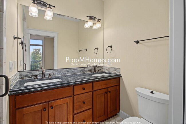 Building Photo - Beautiful Two Bedroom Townhouse In Humboldt - End Unit!