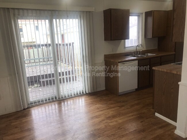 Building Photo - 440 22nd St E