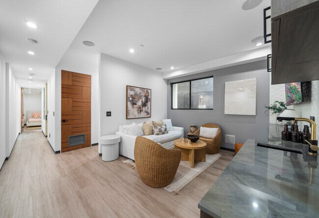 Building Photo - 838 California Ave