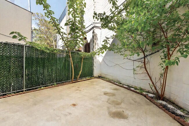 Building Photo - 1305 Greene Ave