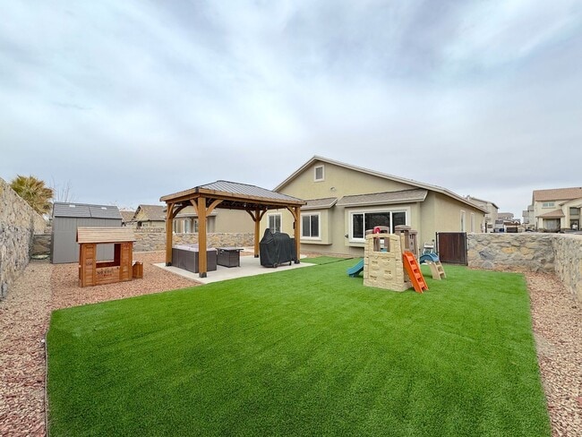 Building Photo - East El Paso 4 bed Refrig A/C Home!