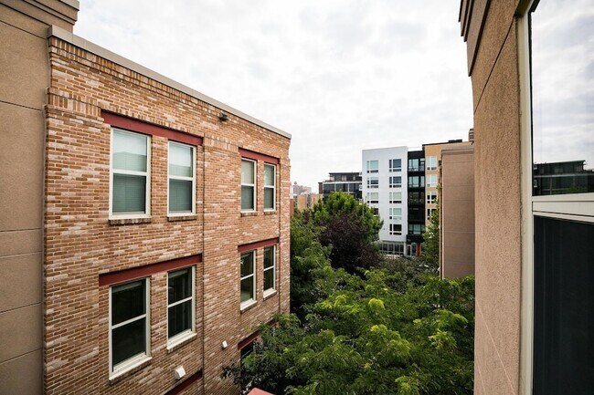 Building Photo - 680 N 2nd St