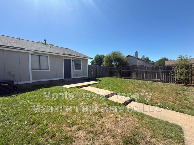 Building Photo - 1614 W Braker Ln