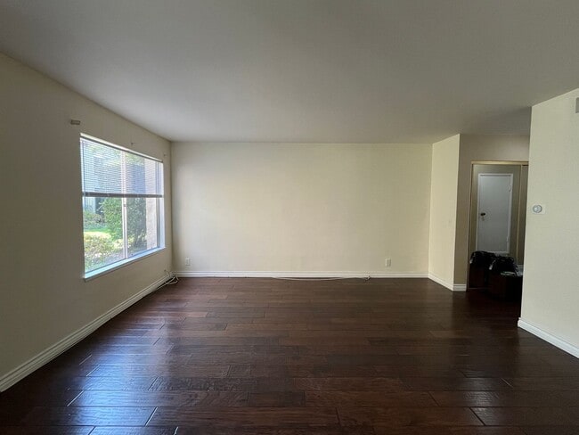 Building Photo - 1st floor condo w/pool, spa, clubhouse, te...