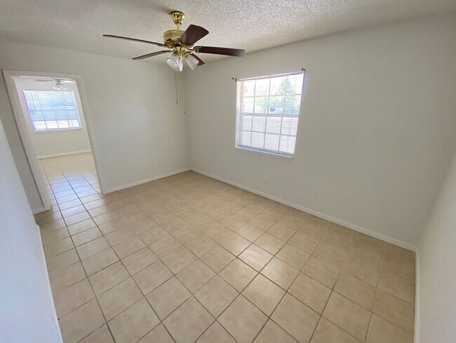 Building Photo - East El Paso 3 bed Refrig A/C
