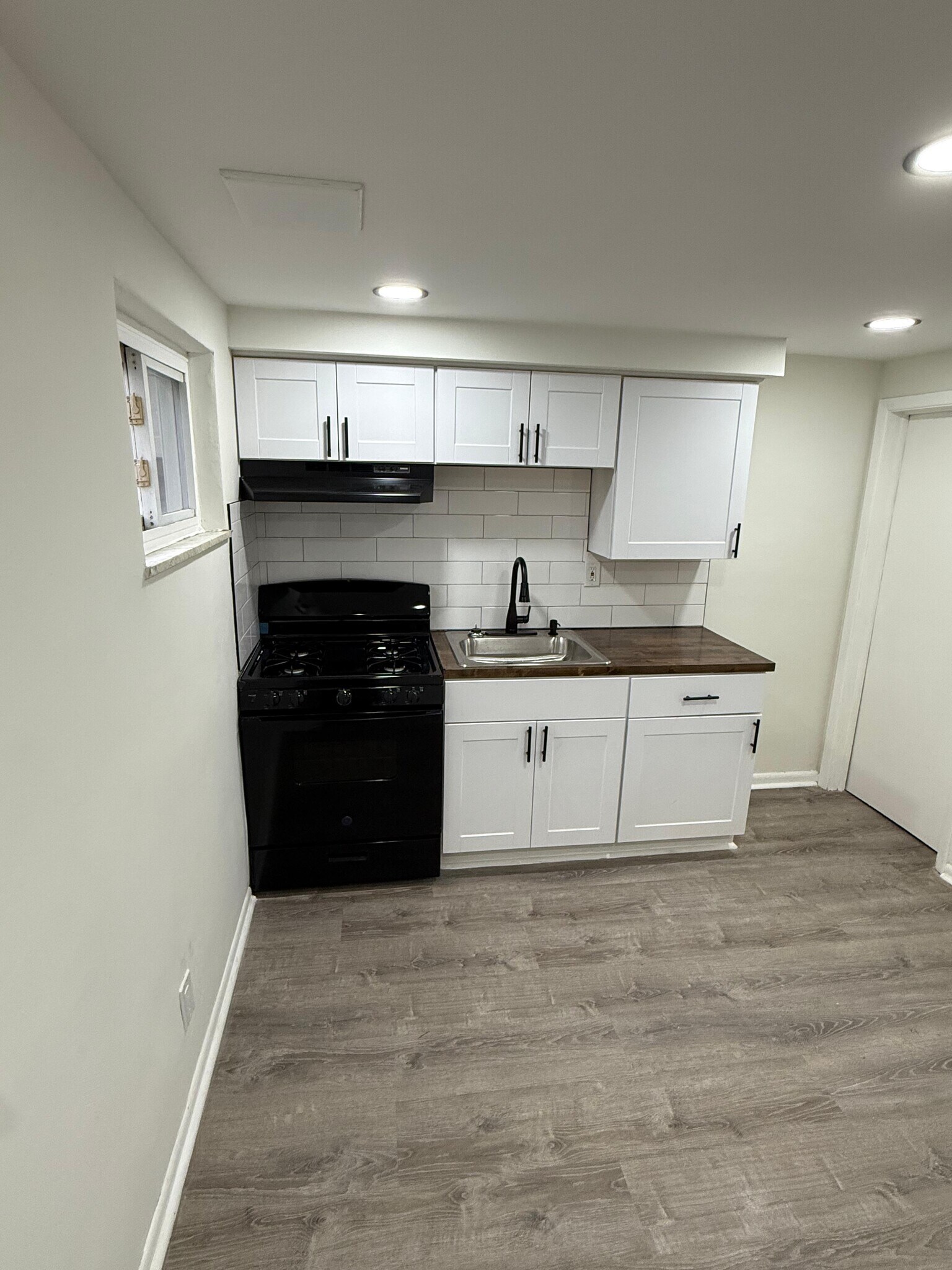 Building Photo - 628 Church St