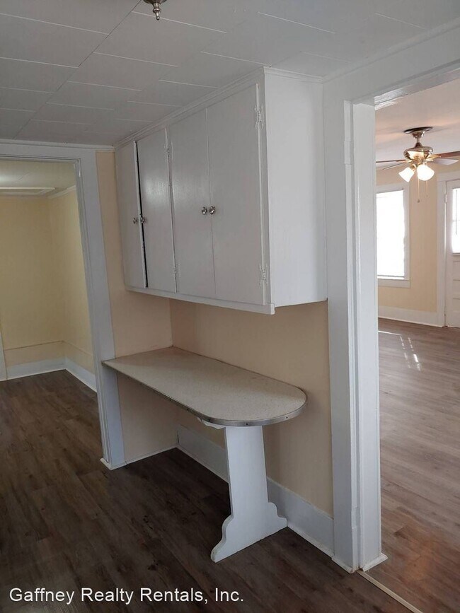 Building Photo - 1 br, 1 bath House - 622 Asbury Road