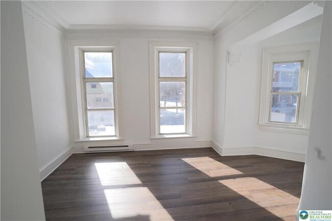 Building Photo - 350 Main St