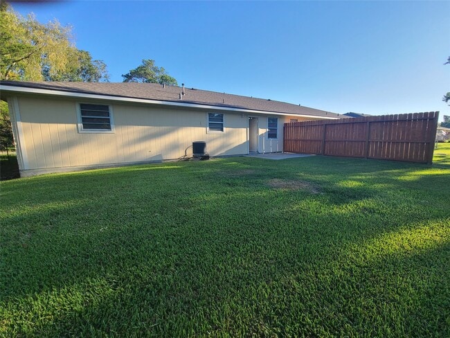 Building Photo - 17423 Fir Rd