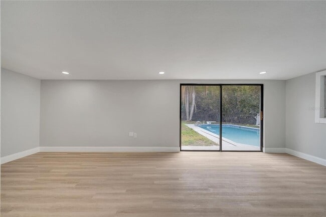 Building Photo - 2303 Bonneville Dr