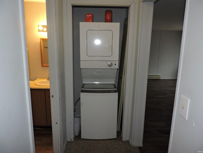 Building Photo - 125 W Orange St