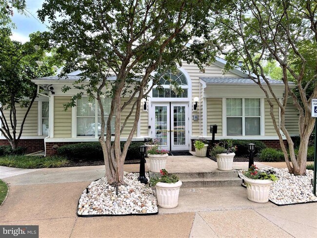 Building Photo - 1641 International Dr