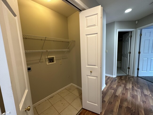 Building Photo - 1608 Apple Valley Ct