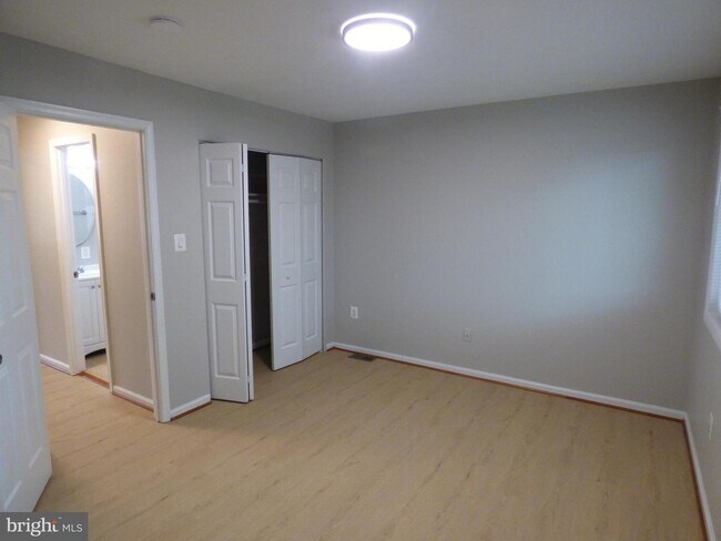 Building Photo - 1204 Westview Terrace