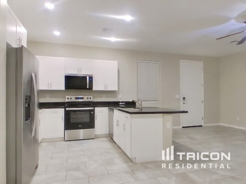 Building Photo - 12563 W Mazatzal Dr