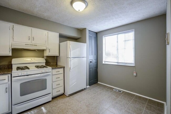 Building Photo - 2887 Royal Path Ct
