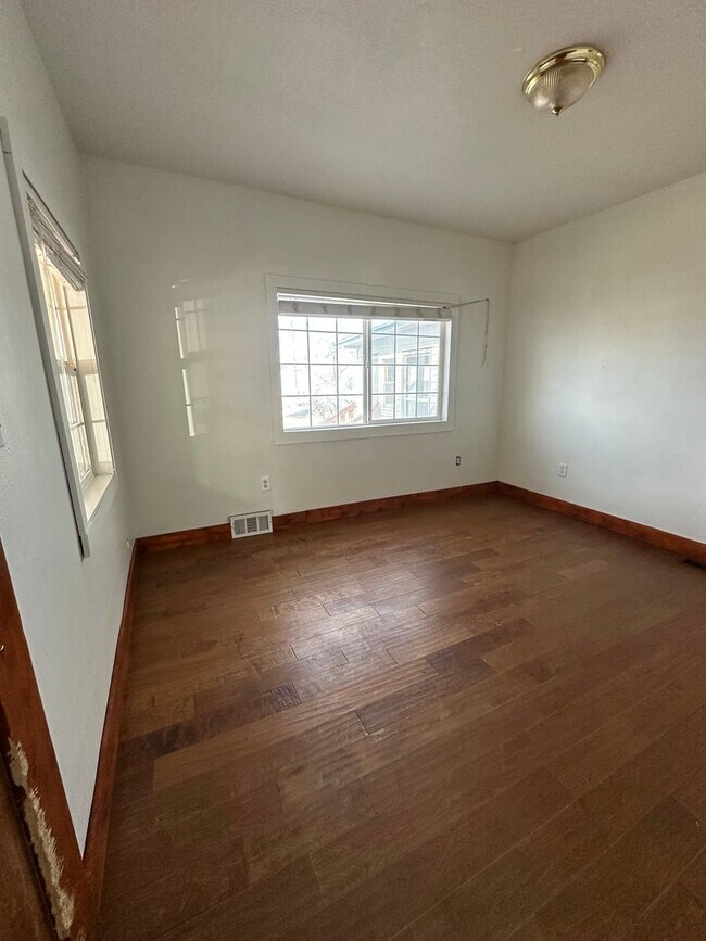 Building Photo - 646 S Coleman St