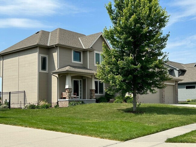 Building Photo - Home For Rent Papillion