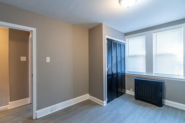 Building Photo - Elmwood Park area newly renovated 3 bedroom