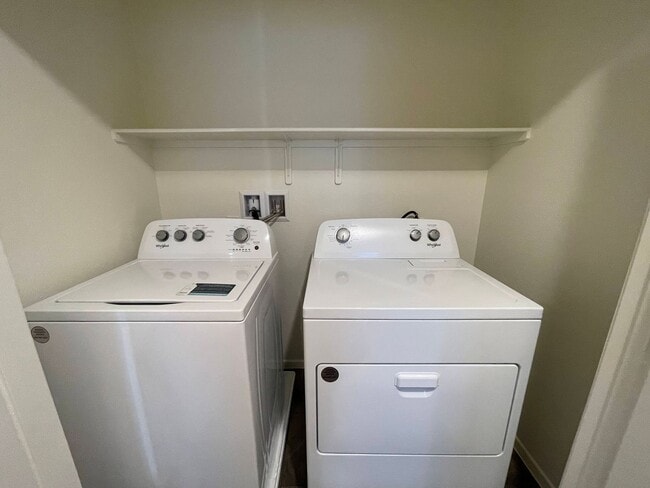 Building Photo - Wonderful 2-story, 3-bed, 2.5-bath home