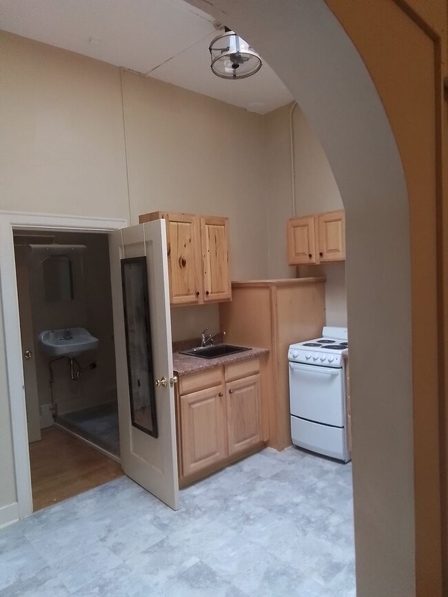 Building Photo - Tivolli Building Apartments        MDB