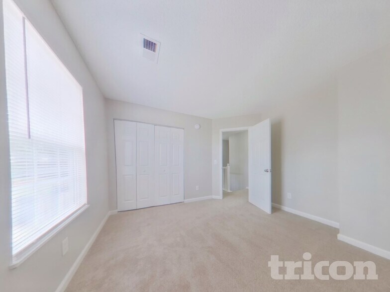 Building Photo - 672 Thornhill Dr