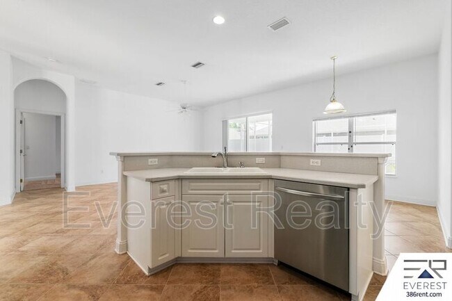 Building Photo - 13 Sleigh Bell Pl