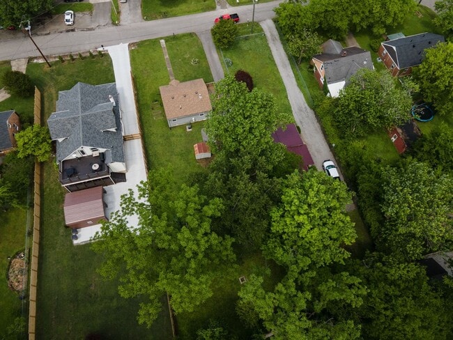 Building Photo - LOOK NO FURTHER THAN THIS INGLEWOOD CHARMER!