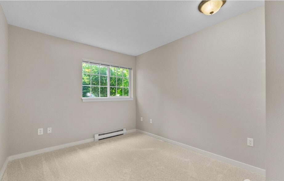 Second bedroom - 25025 SE Klahanie Blvd