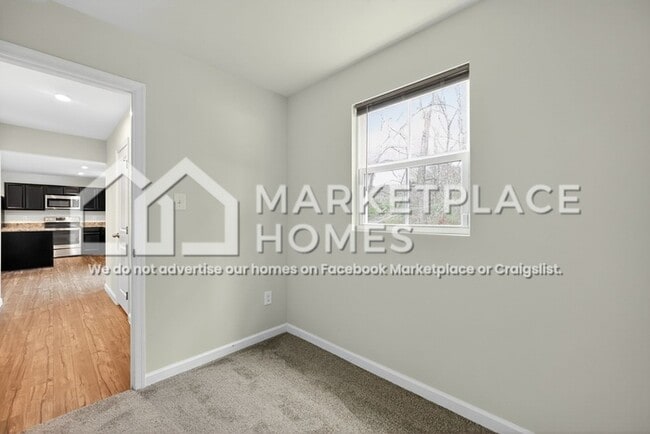 Building Photo - 807 Sun Vly Wy