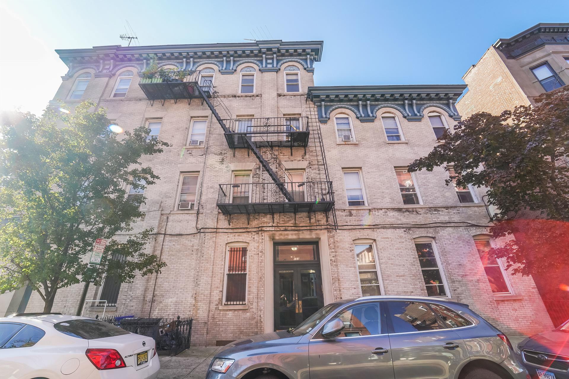 Building Photo - 103 12th St