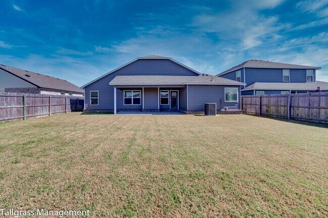 Building Photo - Pool + Park Community! 3/2/2 Plus Office!