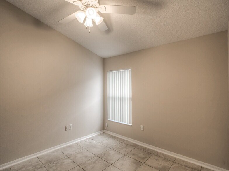 Building Photo - 133 Thornbury Dr