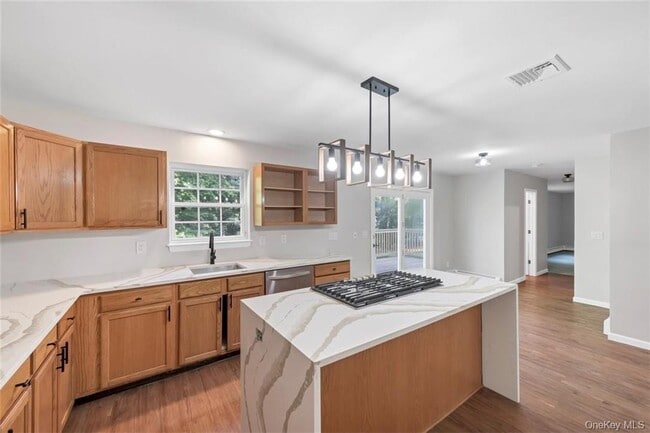 Building Photo - 5 Fairview Ln