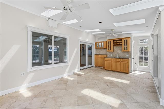 Building Photo - 5702 Teasley Ln