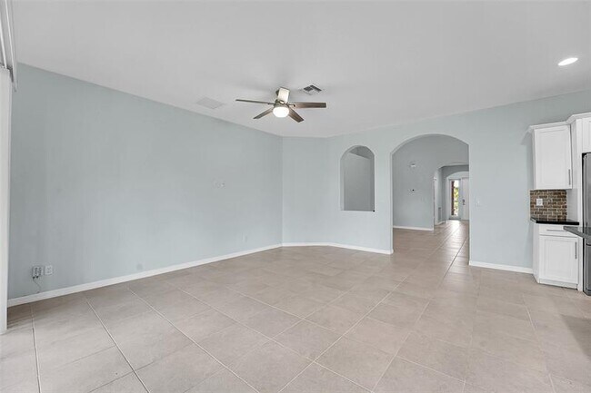 Building Photo - 7162 Prudencia Dr