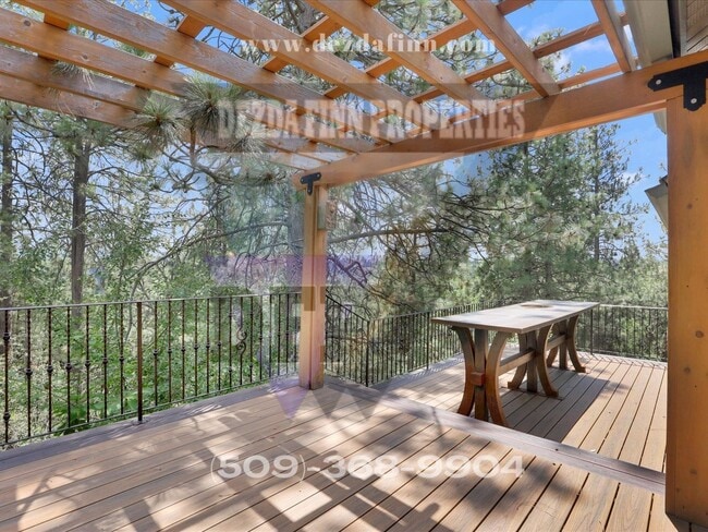 Building Photo - 3,700 sqft of Quiet Luxury & Stunning Views