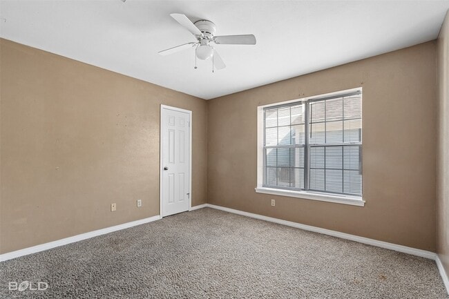 Building Photo - 253 Settlers Park Dr