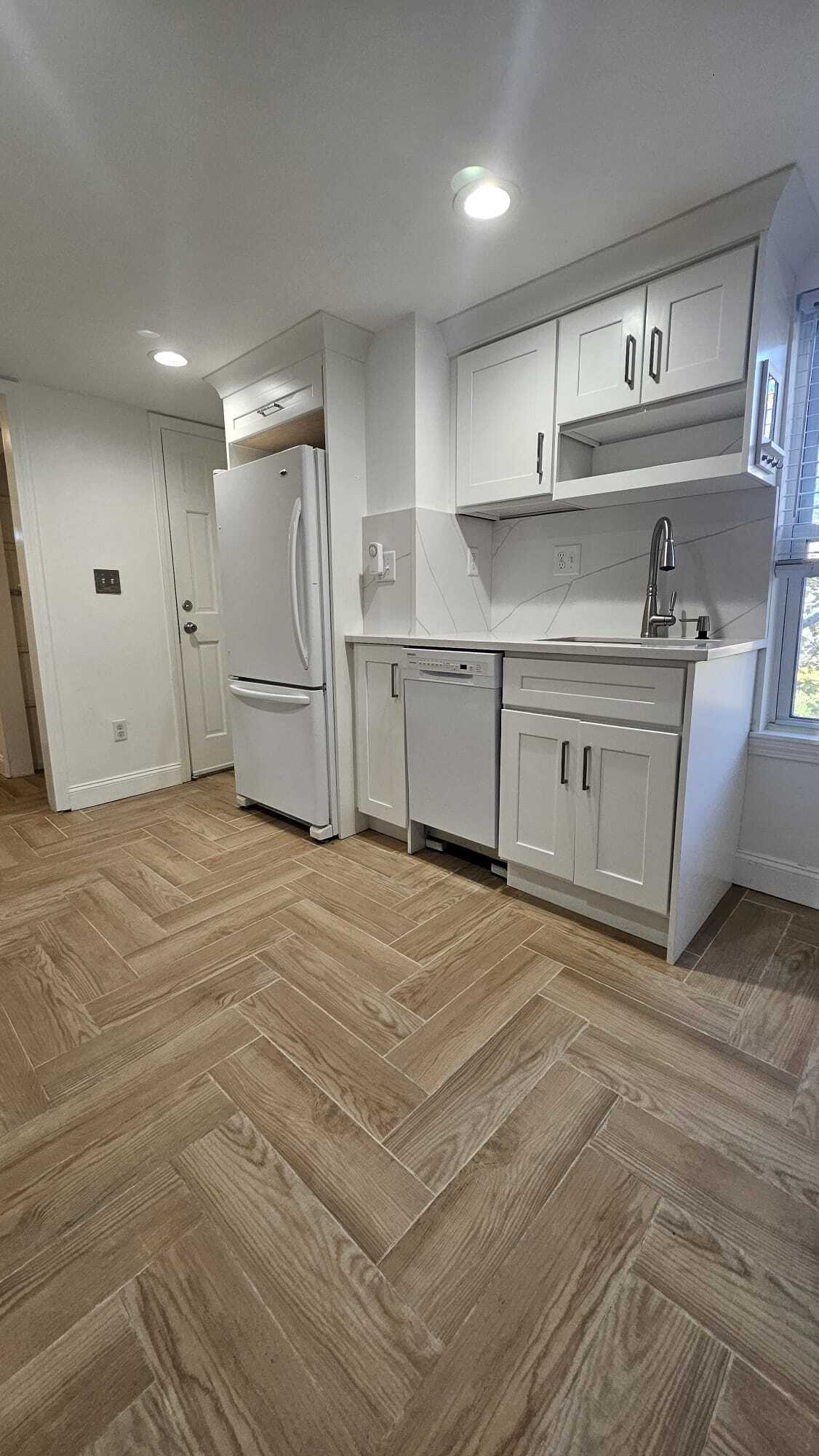 Building Photo - 28 Foch St