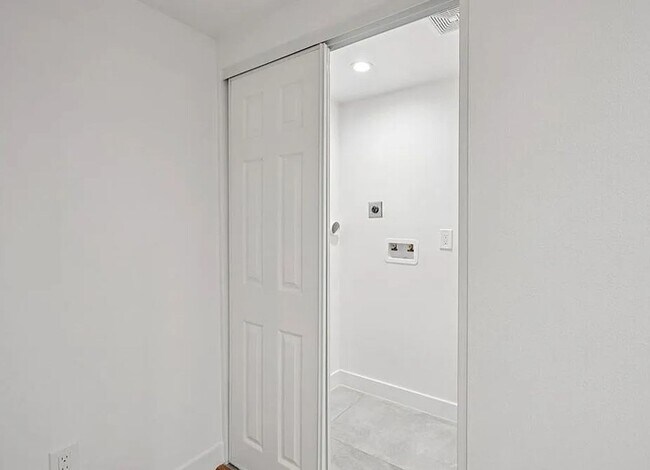 Building Photo - Graham(10422)