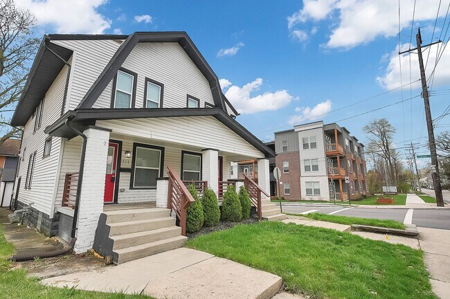 Primary Photo - 322-324 Woodland Ave