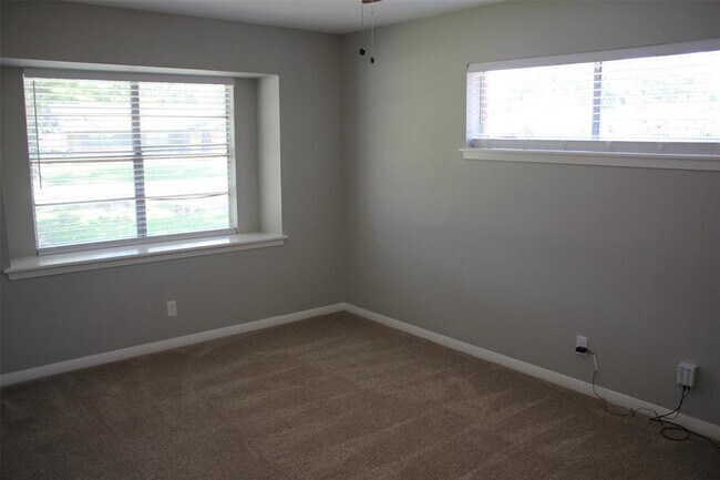 Building Photo - 10031 Haddington Dr