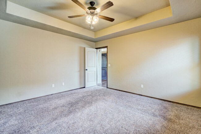 Building Photo - 1713 Pinewood Dr