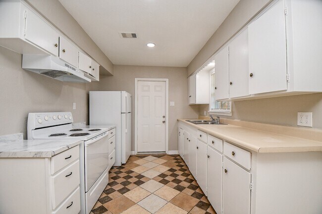 Building Photo - 515 Westside Ct